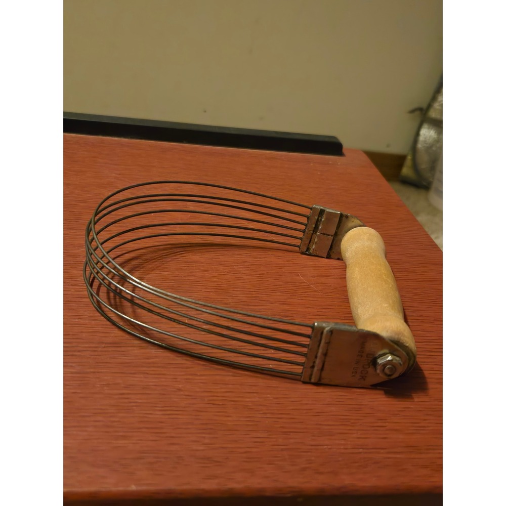 Vintage Androck Pastry Blender Wooden Handle 6 Wire Dough Cutter Made in USA